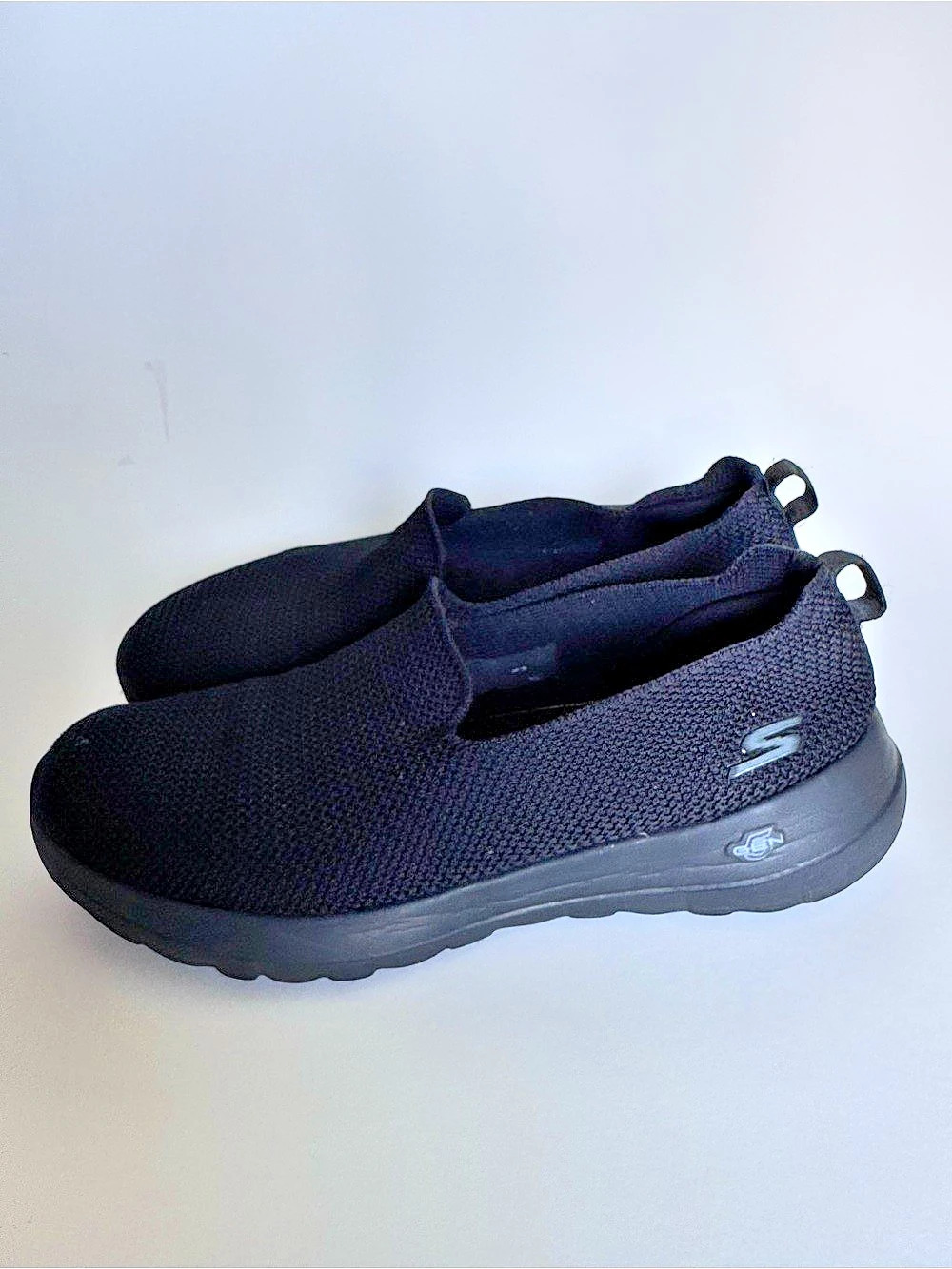 Skechers Hands Free Slip-ins: GO WALK Black Sneakers